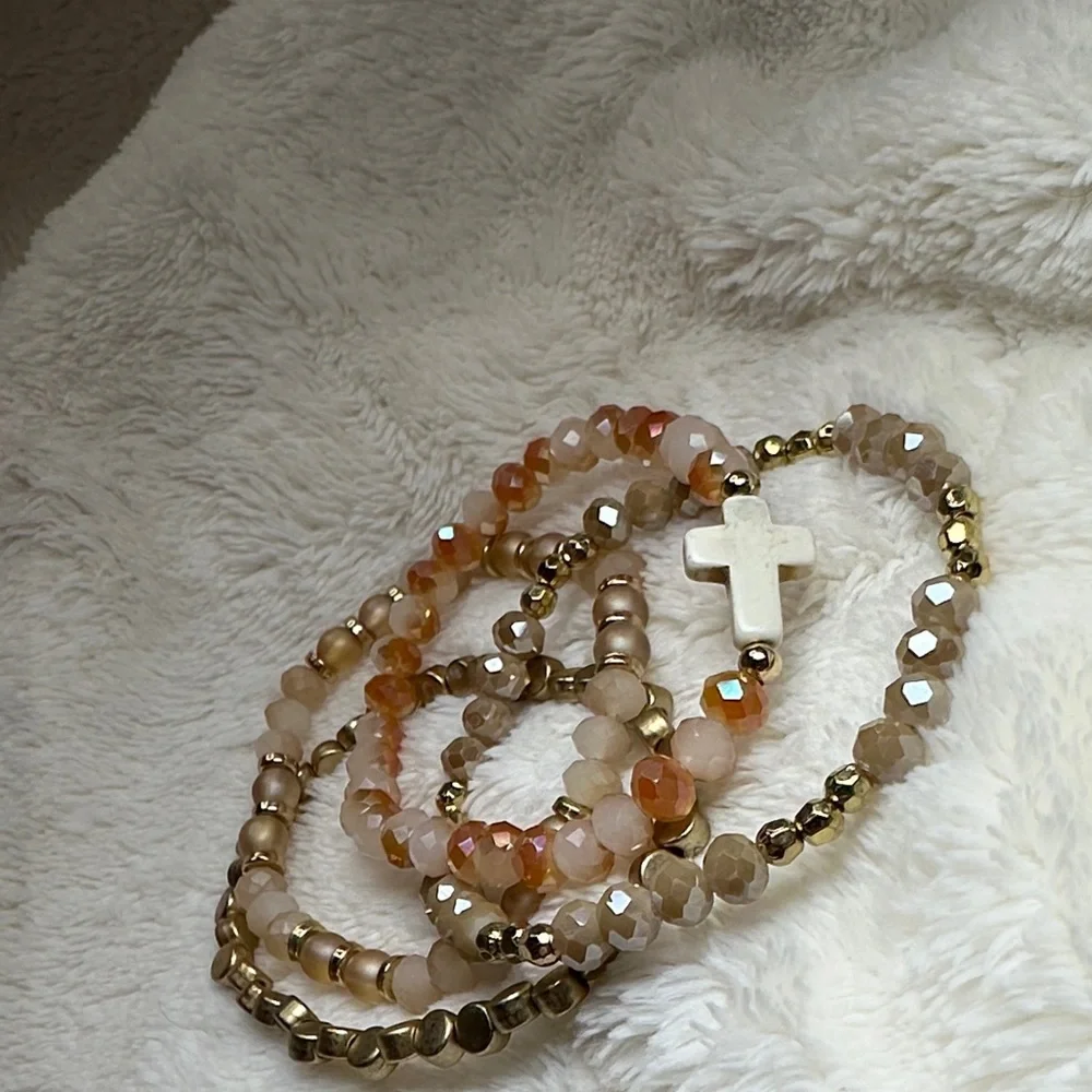Beaded Bracelets Peachy Gold Mauve Set of 4 with Cross Charm Summer NWOT Gifts